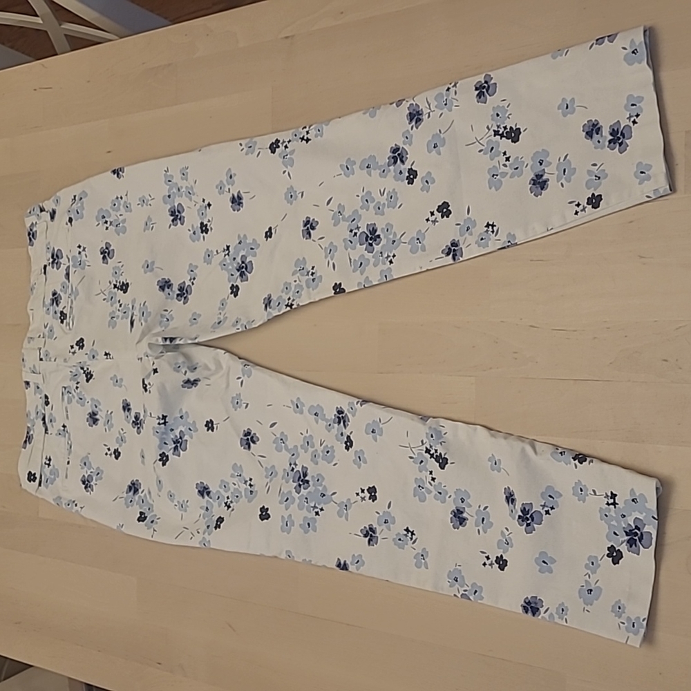 NWOT Khakis by GAP White with Blue Floral Print Pants with Pockets - Picture 11 of 13